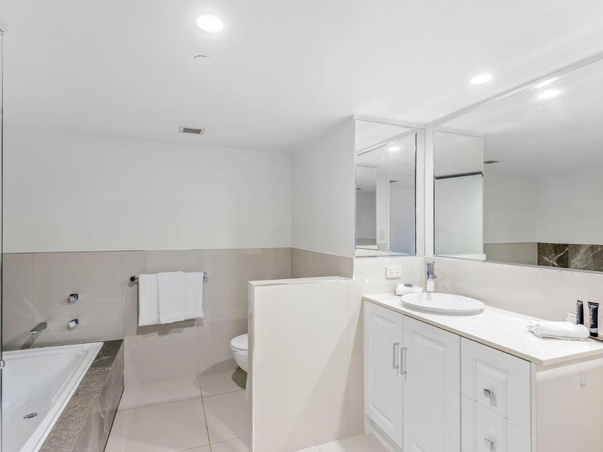 Crown Towers Superior 3 Bedroom Apartment - Coasthm Голд-Кост Экстерьер фото